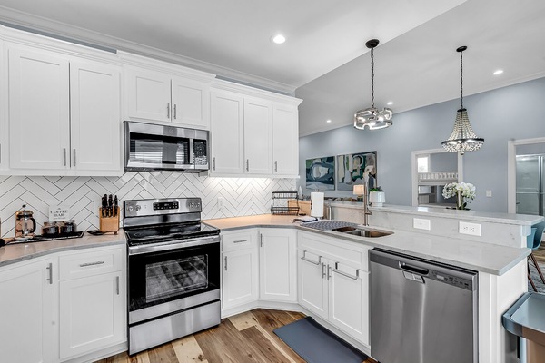 Frigorifero, microonde, forno, piano cottura