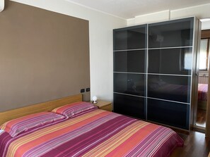 1 Schlafzimmer, Schreibtisch, Bügeleisen/Bügelbrett, kostenloses WLAN