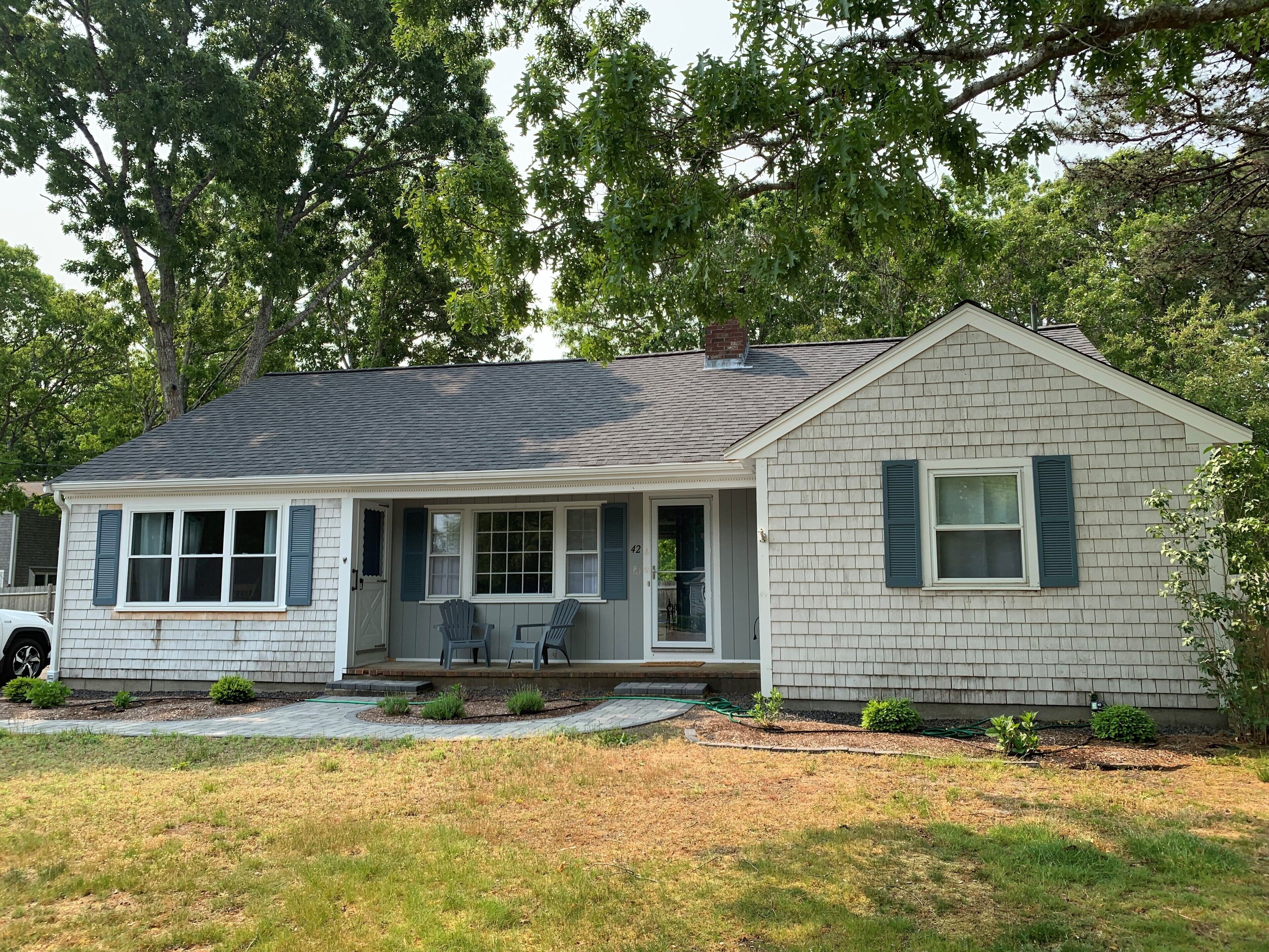 Spectacular newly renovated 3 bedroom- Bayside neighborhood close to beaches