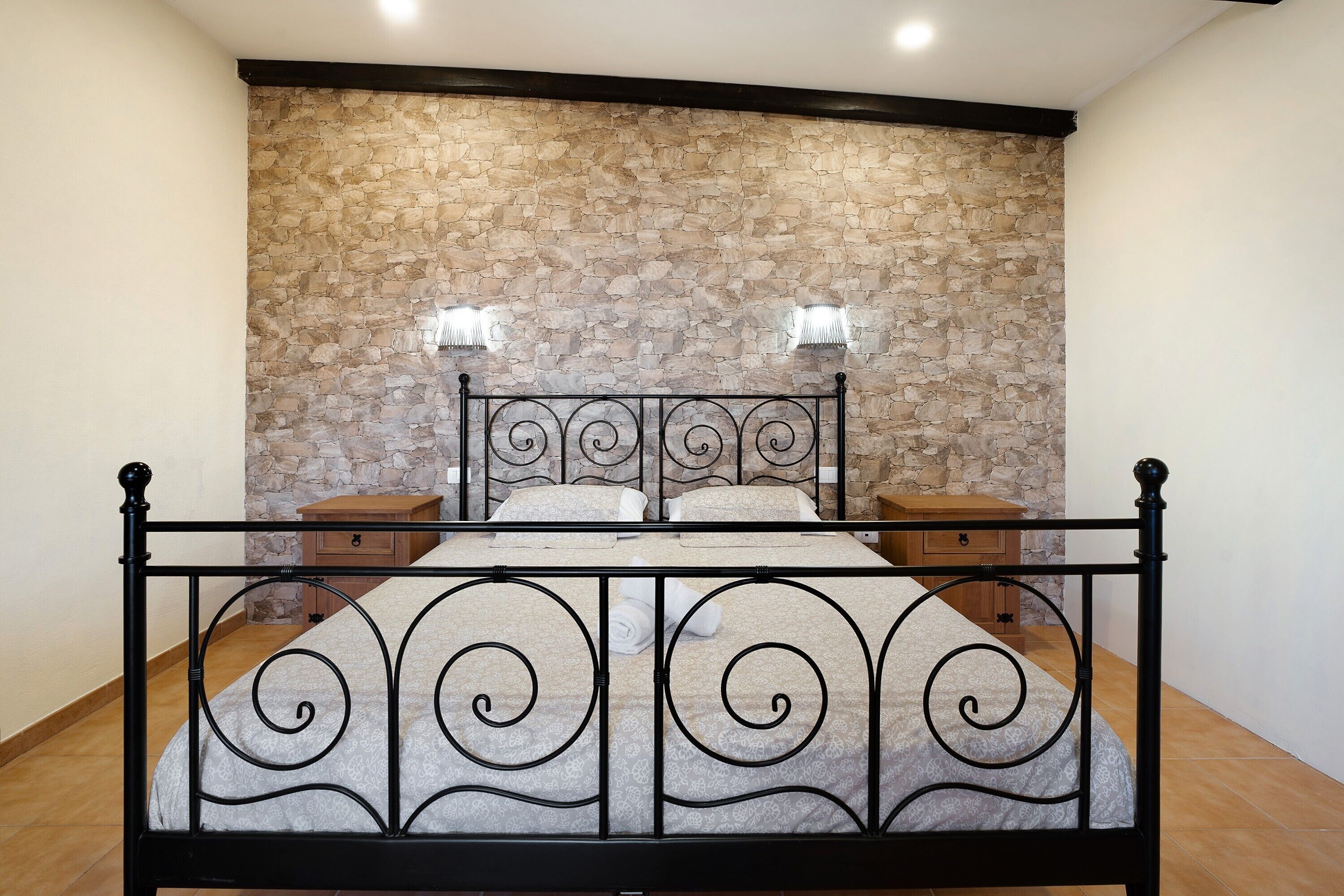 2 habitaciones, tabla de planchar con plancha y wifi gratis 