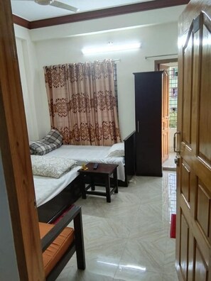 Comfort Double Room | Free WiFi, bed sheets - Hotel Khan View (Sylhet)