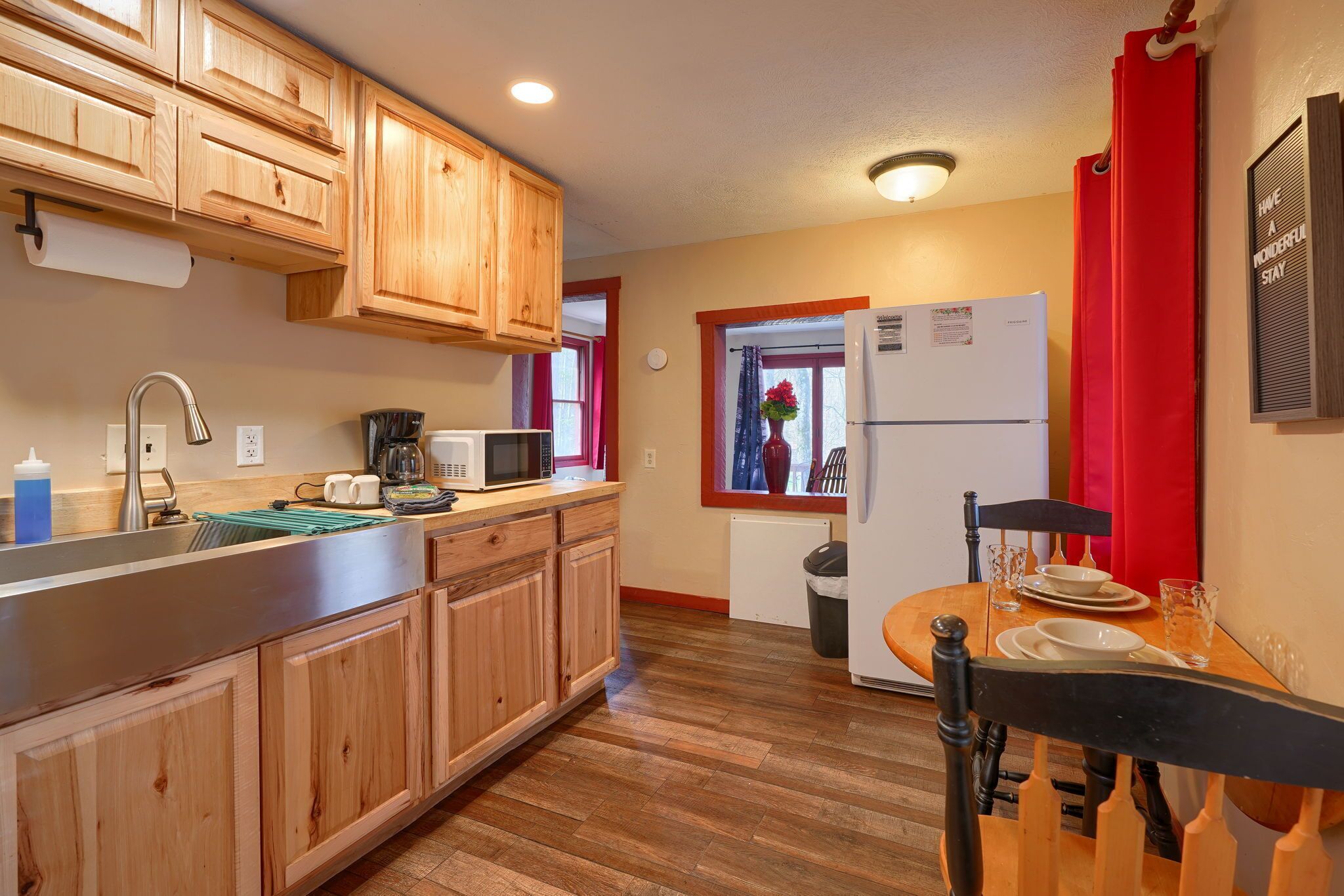 Coffee/tea maker, fridge, microwave, oven