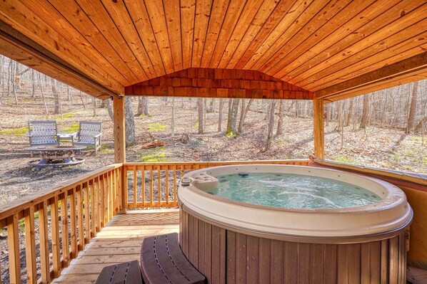 Outdoor spa tub