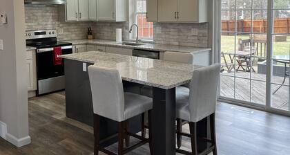 Home close to Saratoga springs, State Park, Adirondacks and Milton park.