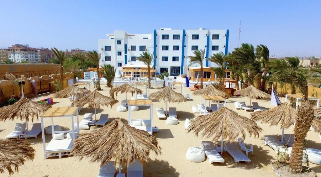 私人海灘、遮陽傘、海灘浴巾、海灘酒吧