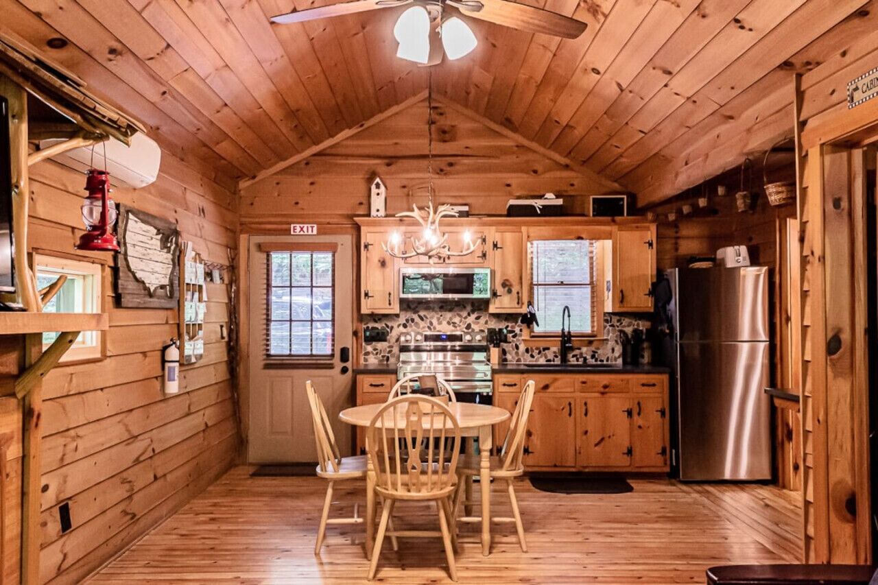 Kjøleskap, mikrobølgeovn, ovn og kaffetrakter/tekoker