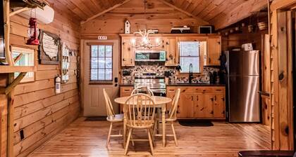 Creekside Cabin w/ Hot Tub/Near Wineries/Sleeps 4
