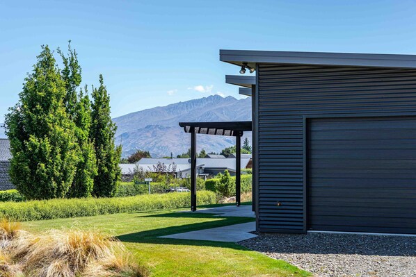 Property grounds - Hoheria Mountain Lodge (Wānaka)