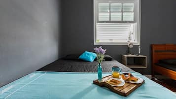 2 camere, una scrivania, ferro/asse da stiro, Wi-Fi gratuito