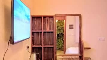 Habitación doble Deluxe | Tabla de planchar con plancha, wifi gratis y ropa de cama