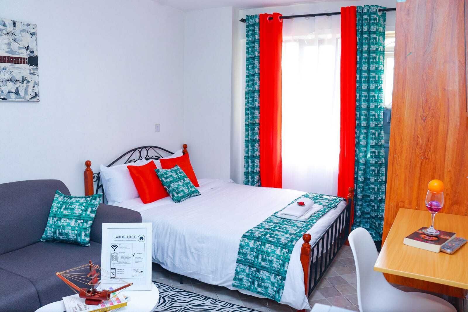 Skrivebord, strykejern/-brett, wi-fi (inkludert) og sengetøy