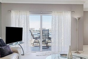 Smart TV, fireplace, stereo
