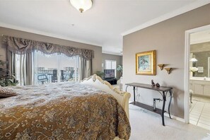 4 bedrooms, WiFi, bed sheets - Harbor Central Penthouse (Destin)
