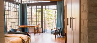 NATURE HILL stylish, quiet, relaxing, forested, 5-10km to town, shops, embassies