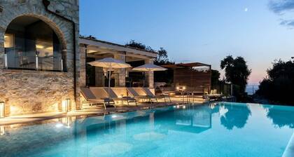 Luxury 4BR Villa Xris infinity pool, hot tub, Ionian view & private beach access