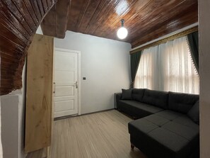 Comfort Room, 1 Queen Bed, Non Smoking
