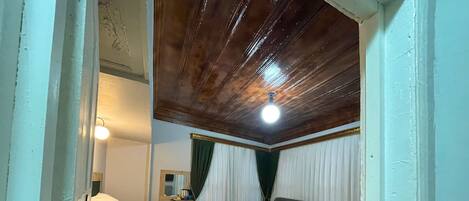 Deluxe Room, 1 Queen Bed, Non Smoking