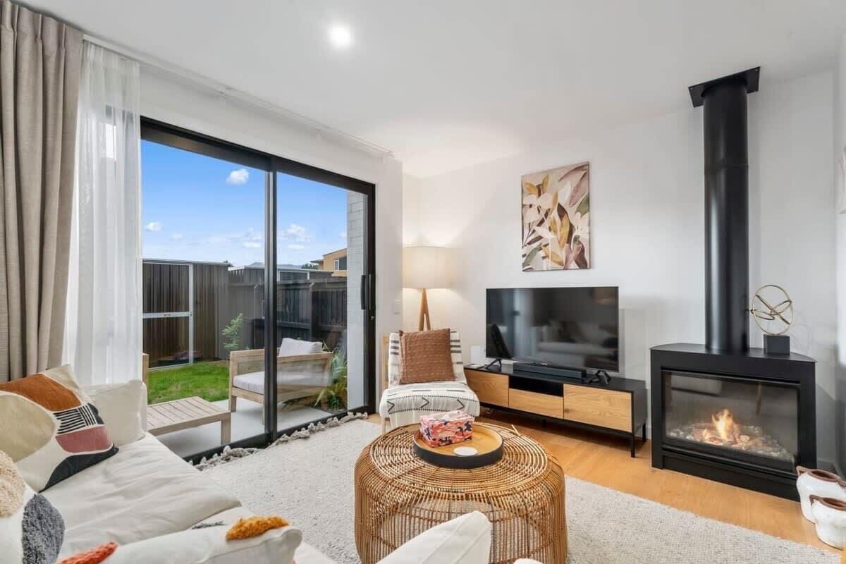 TV, fireplace, offices