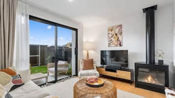 TV, fireplace, offices