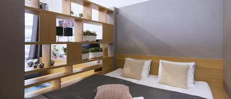1 多间卧室、办公桌、熨斗/熨衣板、旅行婴儿床
