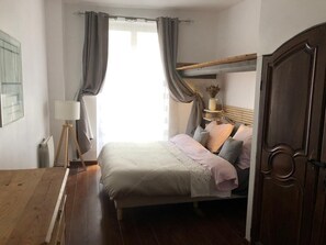 1 chambre, fer et planche à repasser, Wi-Fi gratuit, draps fournis