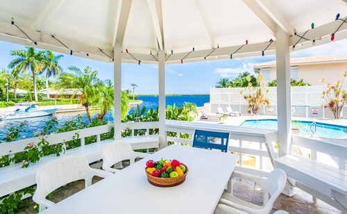 Private Luxury Waterfront Villa with Pool