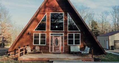 15 minutes from Fort Leonard Wood-rustic A-frame nestled on 5 acres