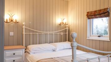 2 quartos, individualmente decorados, individualmente mobiliados