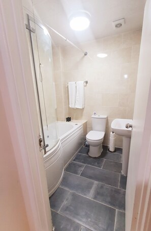 Apartment, 1 Queen Bed | Bathroom | Separate bathtub and shower, deep-soaking bathtub, hair dryer, towels - Remarkable 1-bed Flat in Slough, Near Farnham Road (Slough)