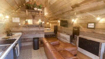 Geladeira, lava-louças, chaleira elétrica, torradeira