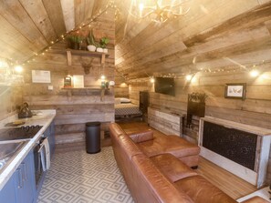 Fridge, dishwasher, electric kettle, toaster - Foxes Den (Scarborough)