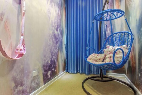 A room with a blue hanging chair, a pink guitar, and a striped curtain. - Sugar Candy Theme Hotel (Wuhu University City Store) (Wuhu)