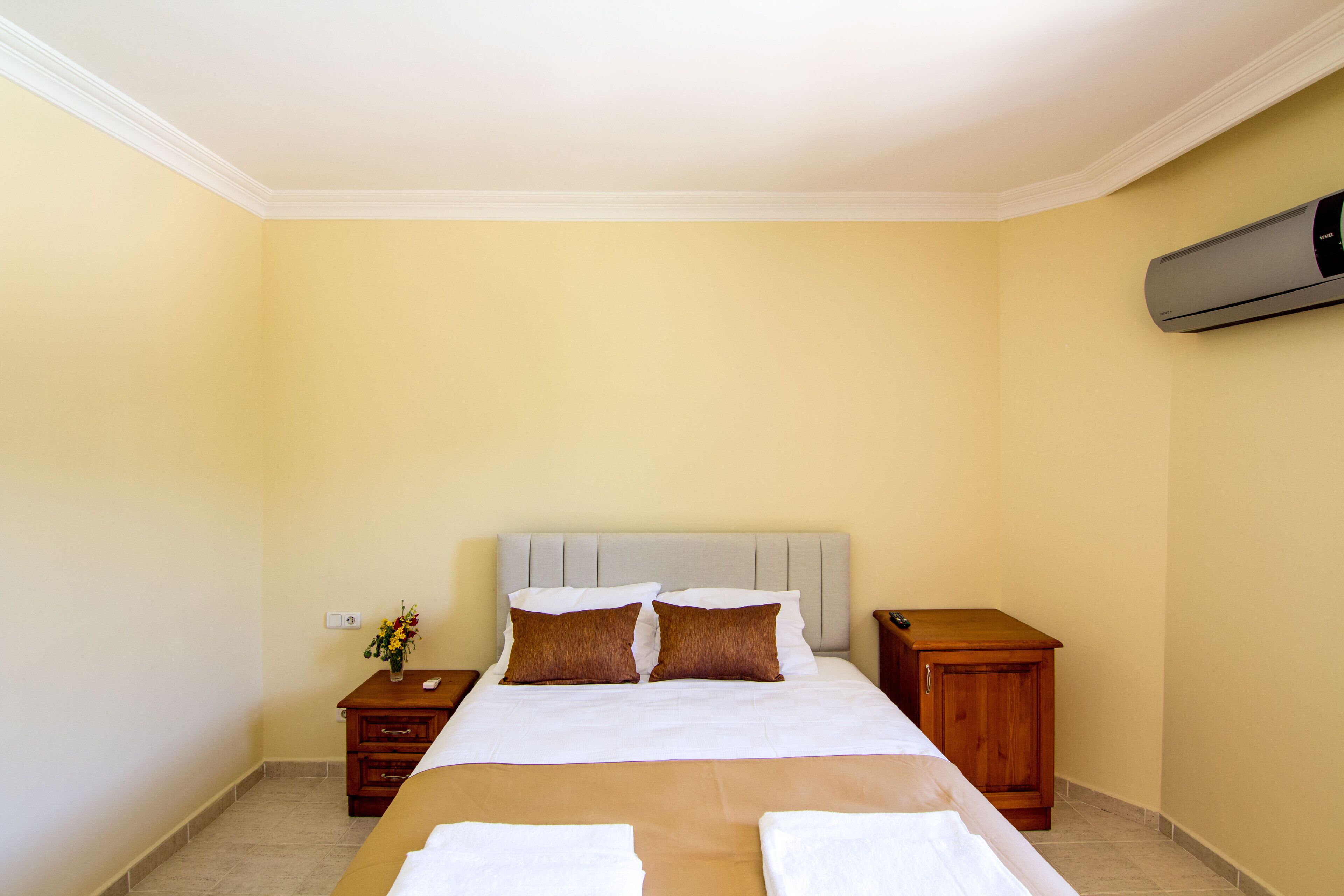 Standard Double Room, 1 Double Bed, Mountain View, Poolside | Hypo-allergenic bedding, desk, free WiFi, bed sheets