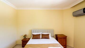 Standard Double Room, 1 Double Bed, Mountain View, Poolside | Hypo-allergenic bedding, desk, free WiFi, bed sheets