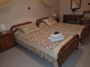 1 chambre, fer et planche à repasser, Wi-Fi gratuit, draps fournis