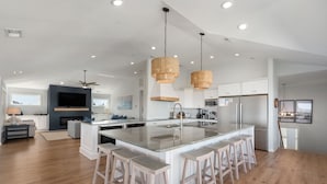 Coffee/tea maker, fridge, microwave, oven - Luxury Semi-Oceanfront Escape with Private Pool (Corolla)