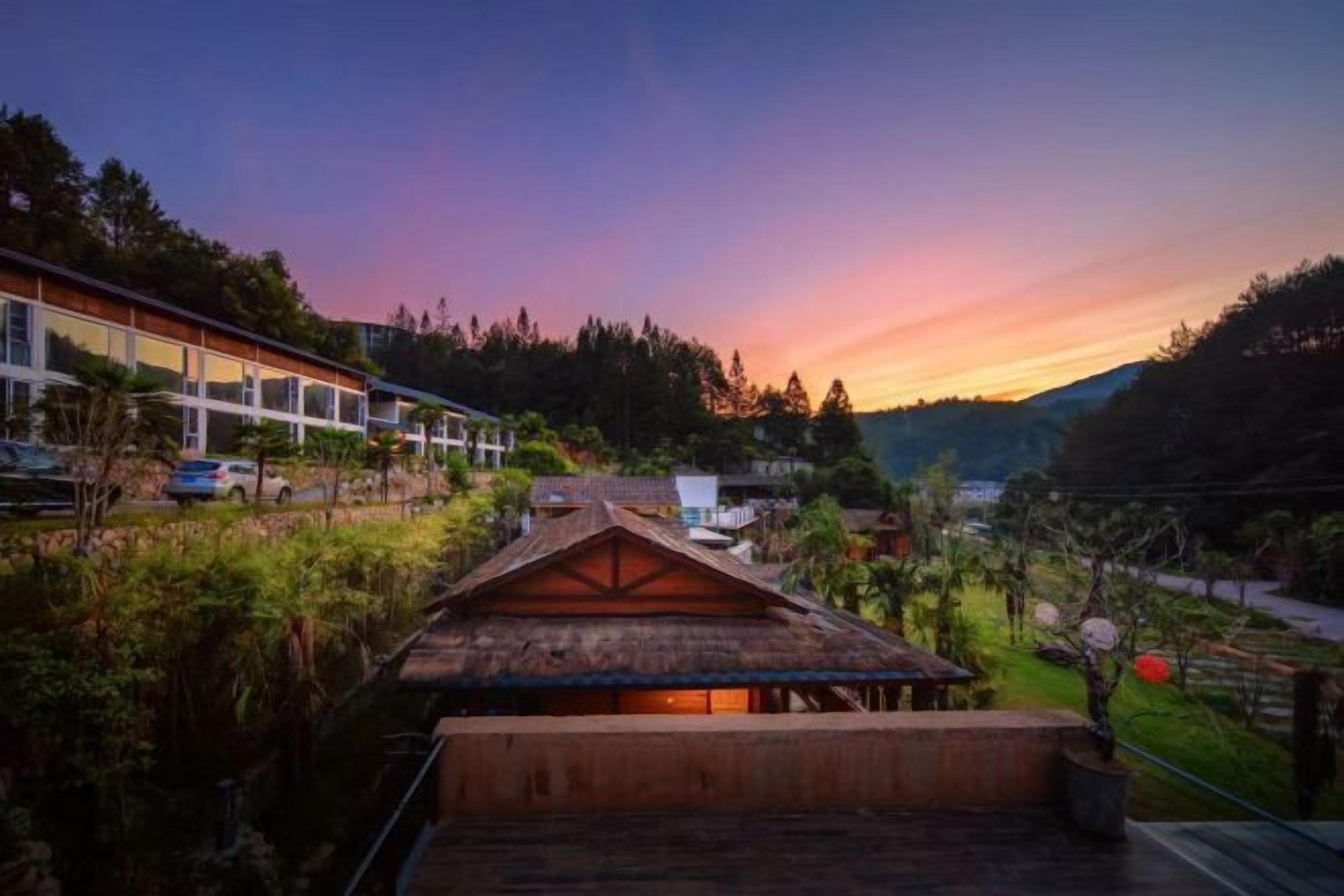 المنشأة من الخارج