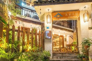 Unclassified image, 3 of 81, button - Zuo You Jian (Left & Right)Movie Theme Boutique Inn (Fenghuang County)