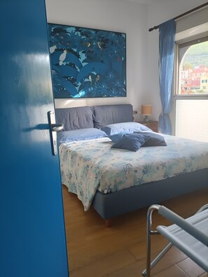 2 bedrooms, bed sheets