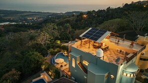 Outdoor dining - Mountain & Beach Retreat, With Breathtaking Ocean Views (Playa Hermosa)