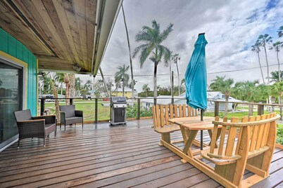 Everglades Getaway w/ Deck & Water Views!