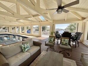 Outdoor dining - Get to the Gulf! -  Pool, Private Dock, Sleeps 10 (Gulf Breeze)