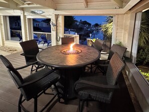 Outdoor dining - Get to the Gulf! -  Pool, Private Dock, Sleeps 10 (Gulf Breeze)