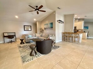 Smart TV, fireplace