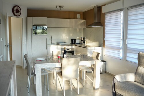 Bel appartement à 50m du port de plaisance