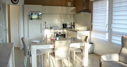 Bel appartement Ă 50m du port de plaisance