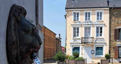 Air-conditioned apartment, view of the Remparts, private parking, room for 2 bicycles.