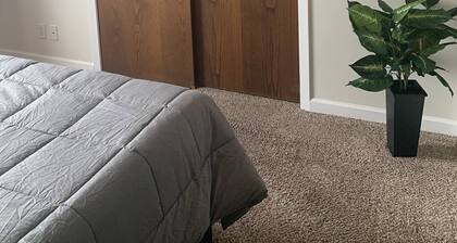 Classy Downtown 1 Bed Condo, free parking garage.
Garage enter clearance 6'8"