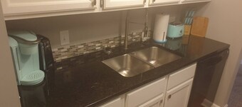 Classy  Downtown 1 Bed Condo, free parking garage. 
Garage enter clearance  6'8"