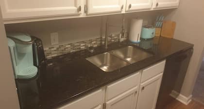 Classy Downtown 1 Bed Condo, free parking garage.
Garage enter clearance 6'8"